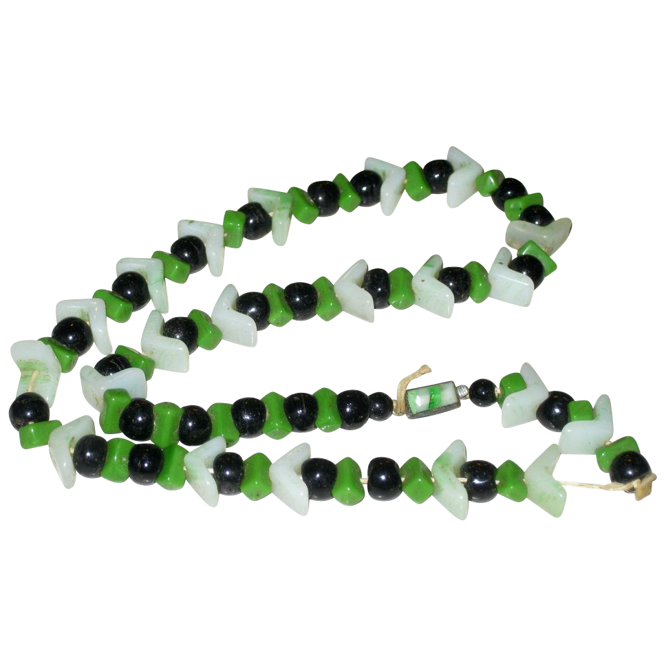 Beautiful Vintage Art Deco Green & Black Czech Glass Chevron Beads Necklace Beautiful Vintage Art Deco Green & Black Czech Glass Chevron Beads Necklace