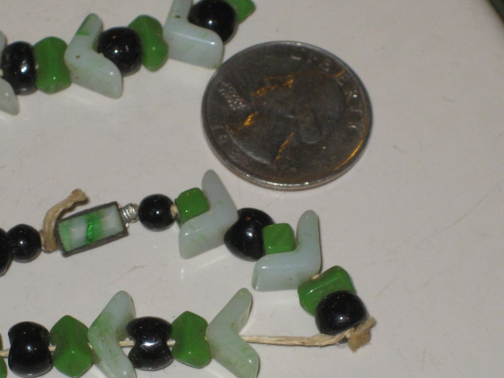 Beautiful Vintage Art Deco Green & Black Czech Glass Chevron Beads Necklace Beautiful Vintage Art Deco Green & Black Czech Glass Chevron Beads Necklace
