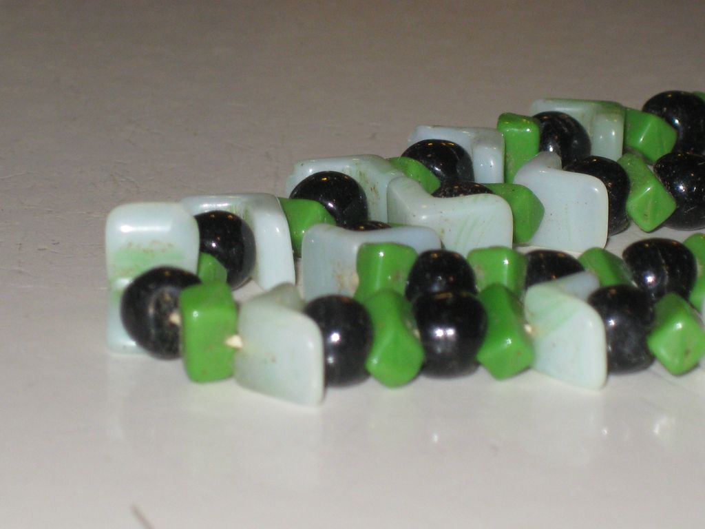 Beautiful Vintage Art Deco Green & Black Czech Glass Chevron Beads Necklace Beautiful Vintage Art Deco Green & Black Czech Glass Chevron Beads Necklace