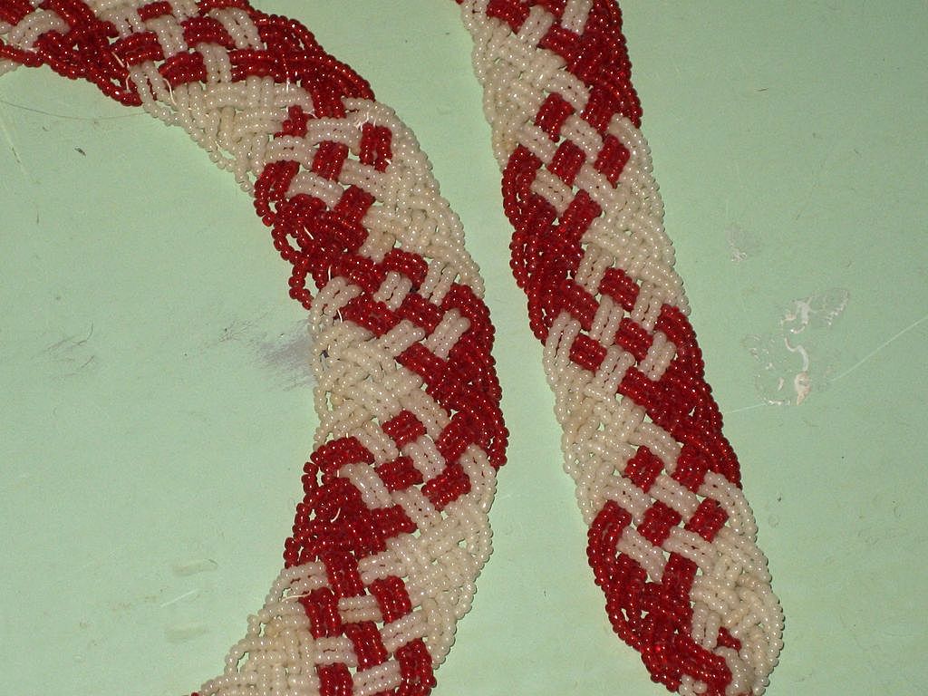 Vintage Milk White & Red Woven Glass Bead Necklace & Bracelet Parure Vintage Milk White & Red Woven Glass Bead Necklace & Bracelet Parure