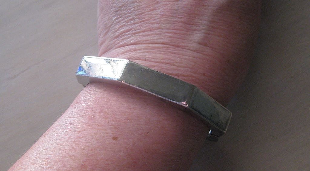 Heavy Sterling Silver Taxco Mexico Octagonal Hinged Bangle Bracelet 31.6 grams Heavy Sterling Silver Taxco Mexico Octagonal Hinged Bangle Bracelet 31.6 grams