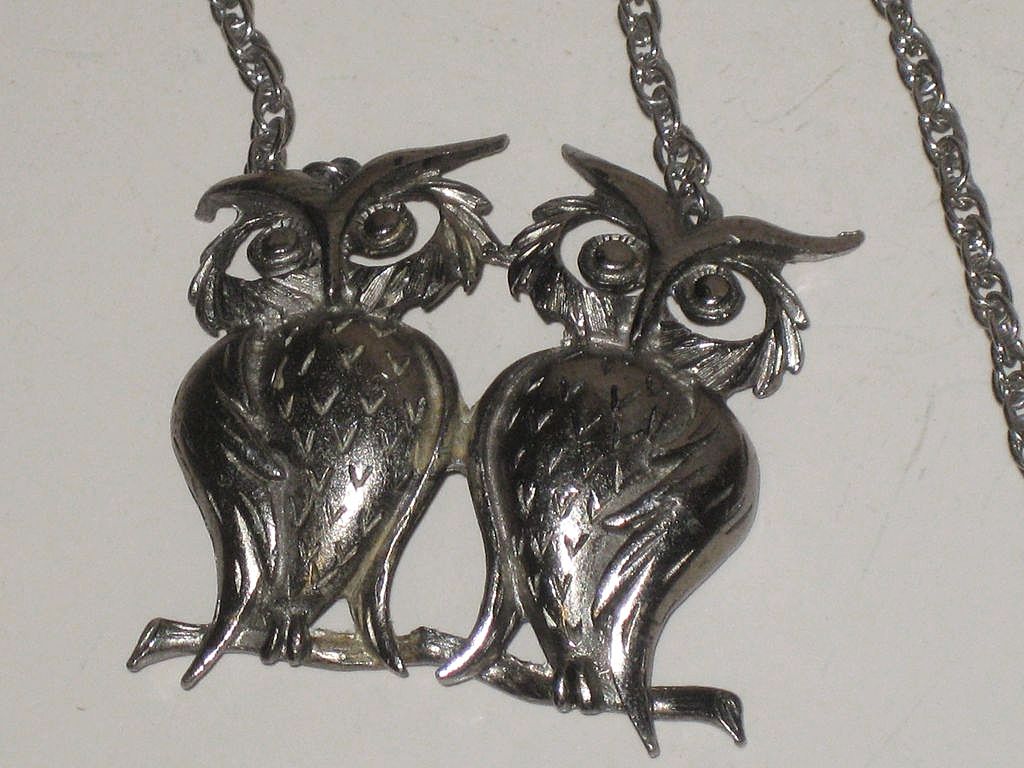 Very Cool Vintage Owl Pendant Necklace Double Owls Silvertone Very Cool Vintage Owl Pendant Necklace Double Owls Silvertone