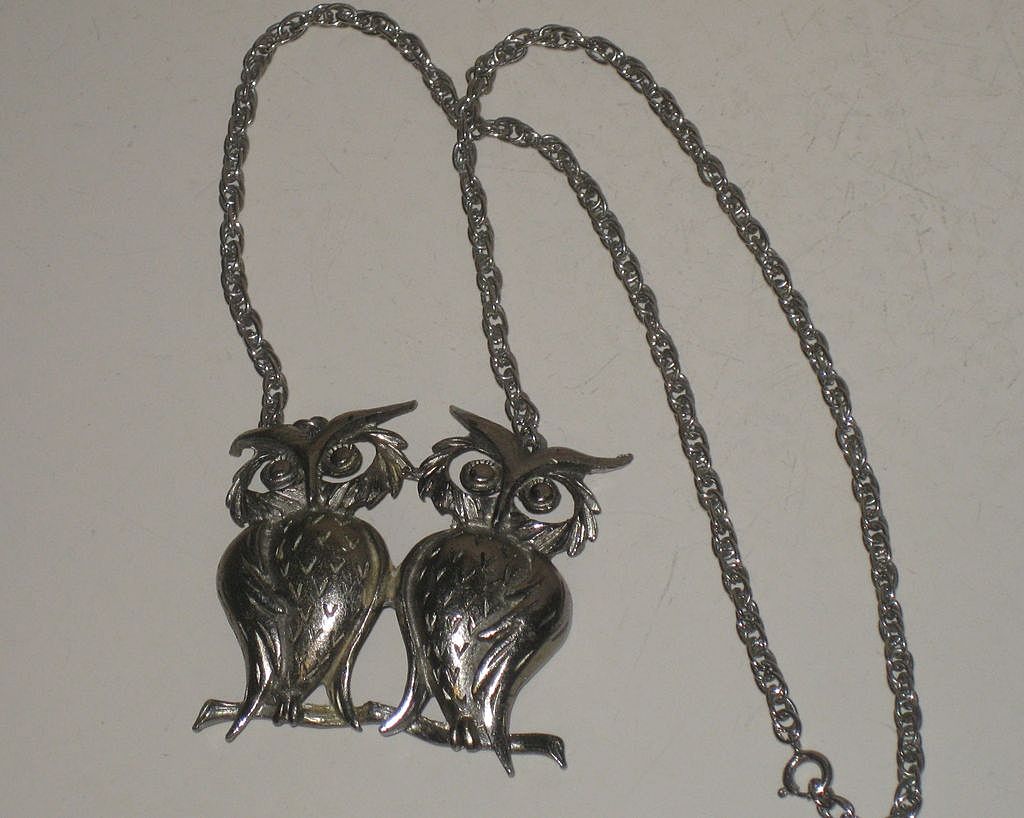 Very Cool Vintage Owl Pendant Necklace Double Owls Silvertone Very Cool Vintage Owl Pendant Necklace Double Owls Silvertone