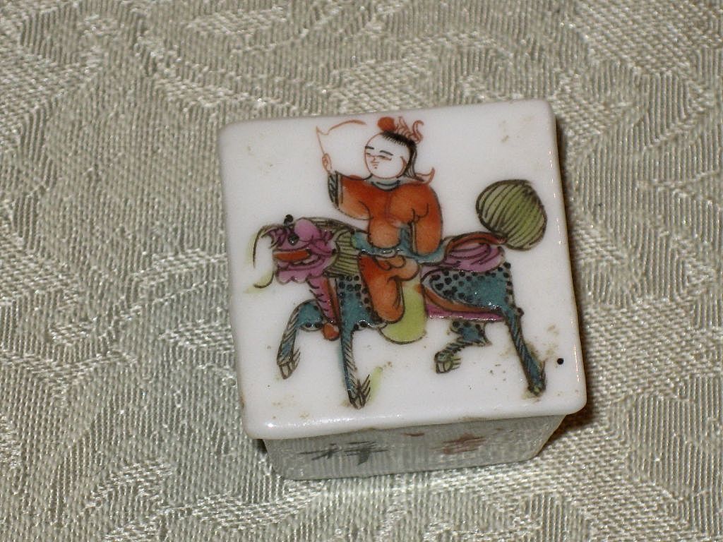 Vintage Miniature Porcelain Trinket Box Chinese Rider on Horseback Vintage Miniature Porcelain Trinket Box Chinese Rider on Horseback