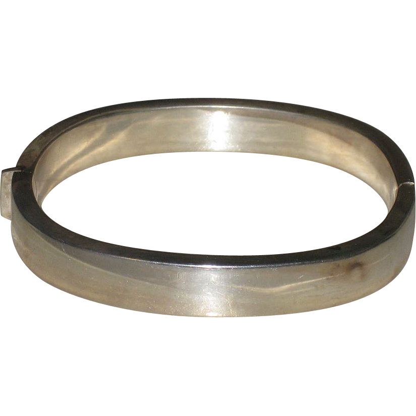Beautiful Oblong Sterling Silver Hinged Bangle Bracelet Italy Beautiful Oblong Sterling Silver Hinged Bangle Bracelet Italy