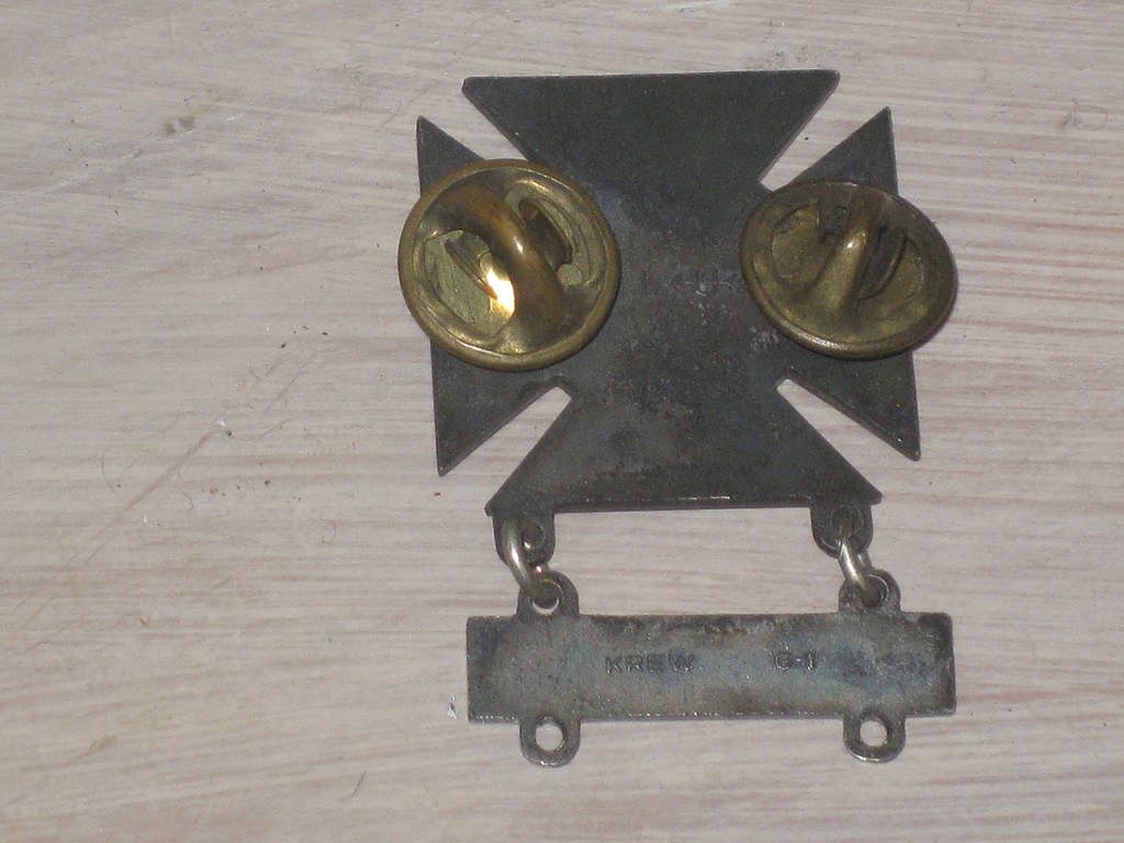 Vintage WWII Military Marksman Grenade Expert Pin Pinback Badge Vintage WWII Military Marksman Grenade Expert Pin Pinback Badge