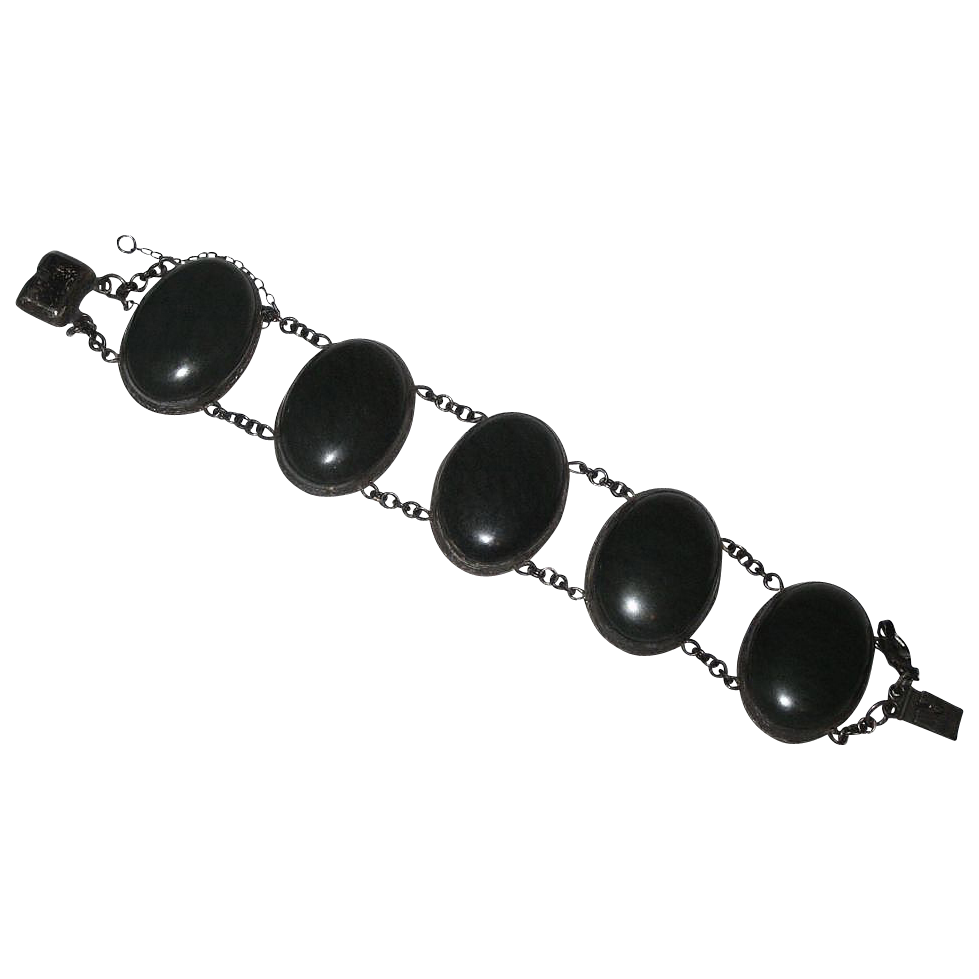 Exceptional Vintage Large Nephrite Green Jade Stone & Sterling Silver bracelet Exceptional Vintage Large Nephrite Green Jade Stone & Sterling Silver bracelet