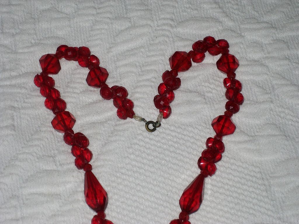 Vivid Cherry Red Glass Faceted Vintage Bead Dangle Necklace Vivid Cherry Red Glass Faceted Vintage Bead Dangle Necklace