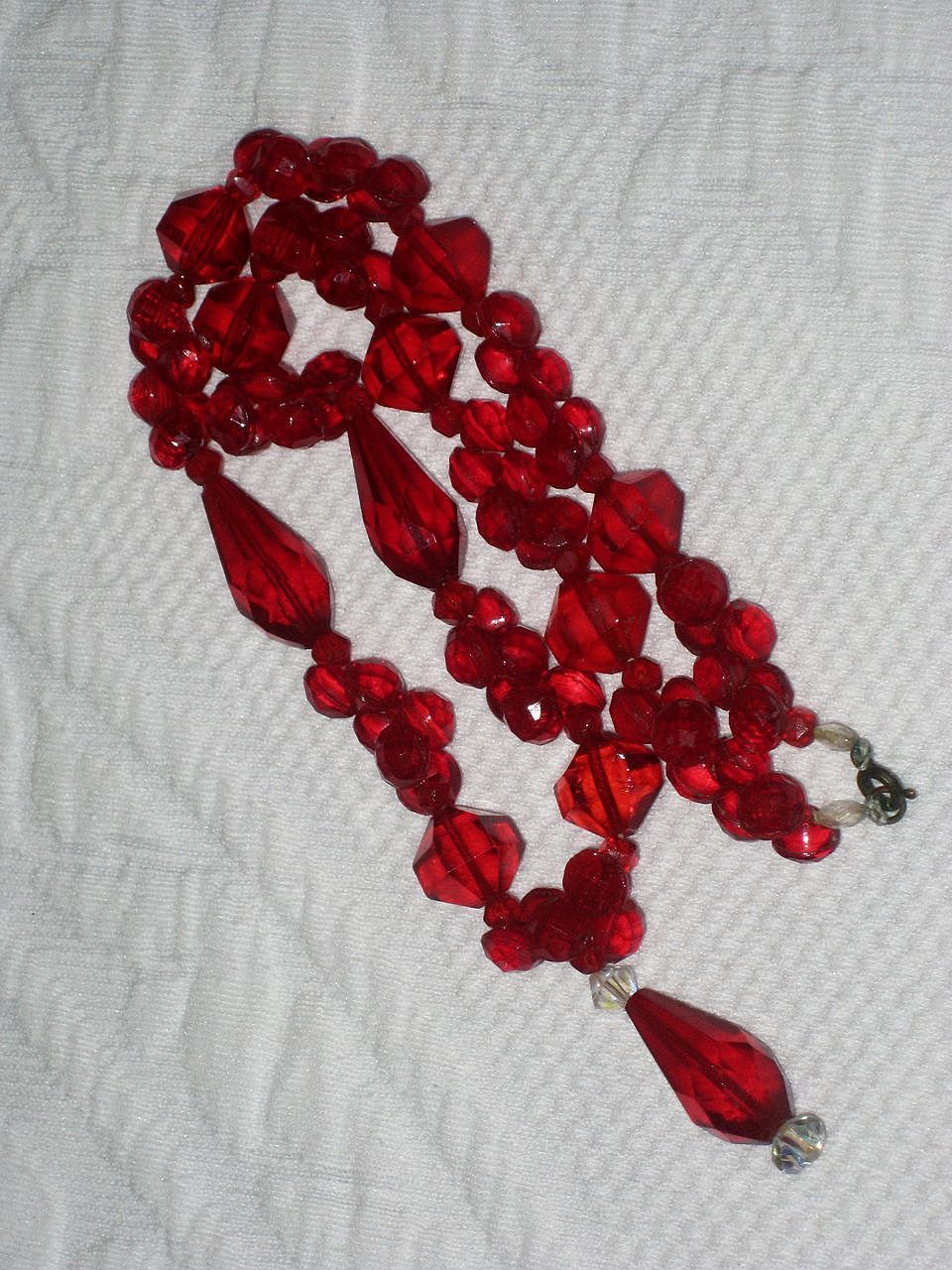 Vivid Cherry Red Glass Faceted Vintage Bead Dangle Necklace Vivid Cherry Red Glass Faceted Vintage Bead Dangle Necklace