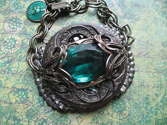 Artisan Vintage Czech and France Green Buckle Bracelet Artisan Vintage Czech and France Green Buckle Bracelet