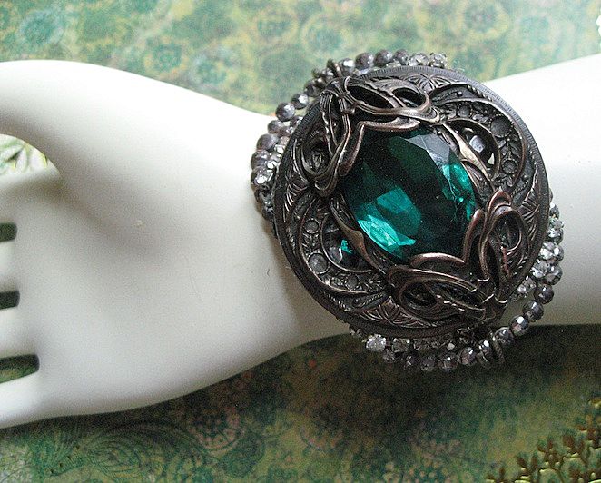 Artisan Vintage Czech and France Green Buckle Bracelet Artisan Vintage Czech and France Green Buckle Bracelet