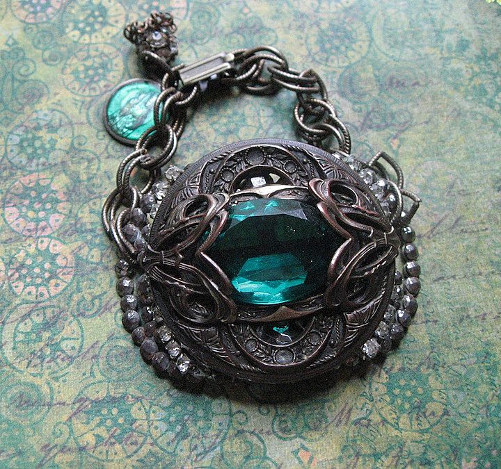 Artisan Vintage Czech and France Green Buckle Bracelet Artisan Vintage Czech and France Green Buckle Bracelet