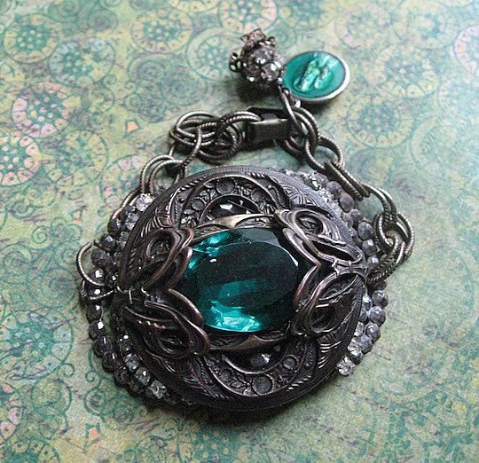 Artisan Vintage Czech and France Green Buckle Bracelet Artisan Vintage Czech and France Green Buckle Bracelet