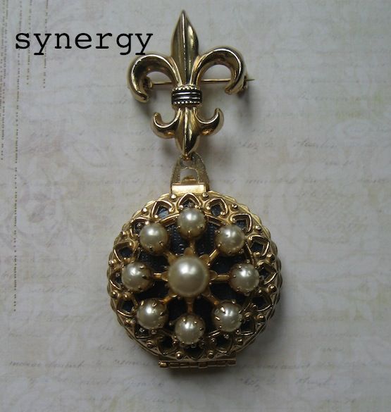 CORO Pegasus Family Album Locket Brooch With "Pearl" Design CORO Pegasus Family Album Locket Brooch With "Pearl" Design