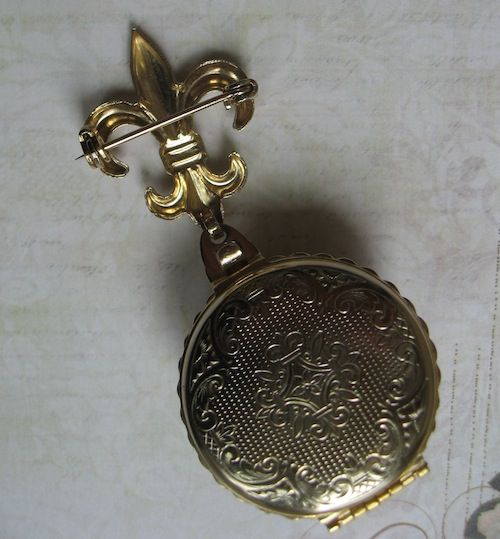 CORO Pegasus Family Album Locket Brooch With "Pearl" Design CORO Pegasus Family Album Locket Brooch With "Pearl" Design