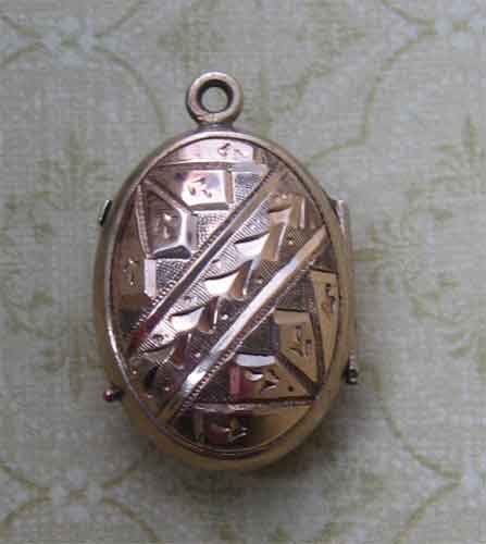 Victorian Puffed Gold Fill Locket With Ornate Design Victorian Puffed Gold Fill Locket With Ornate Design