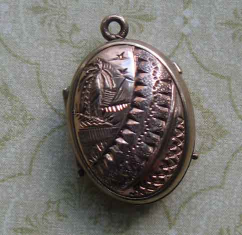 Victorian Puffed Gold Fill Locket With Ornate Design Victorian Puffed Gold Fill Locket With Ornate Design