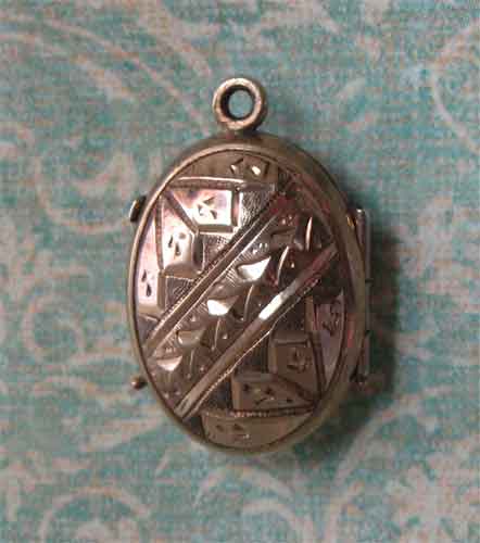 Victorian Puffed Gold Fill Locket With Ornate Design Victorian Puffed Gold Fill Locket With Ornate Design