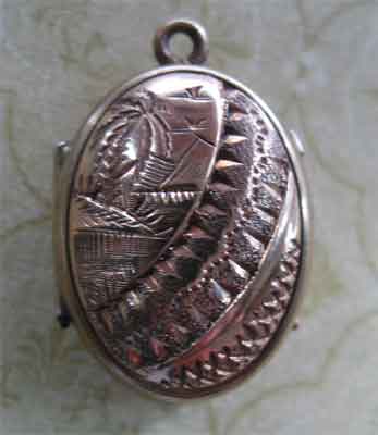 Victorian Puffed Gold Fill Locket With Ornate Design Victorian Puffed Gold Fill Locket With Ornate Design