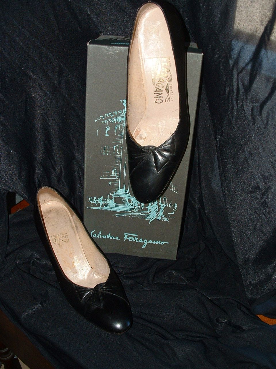 Salvatore FERRAGAMO 1980's Black Pumps sz 7N w/Box Salvatore FERRAGAMO 1980's Black Pumps sz 7N w/Box