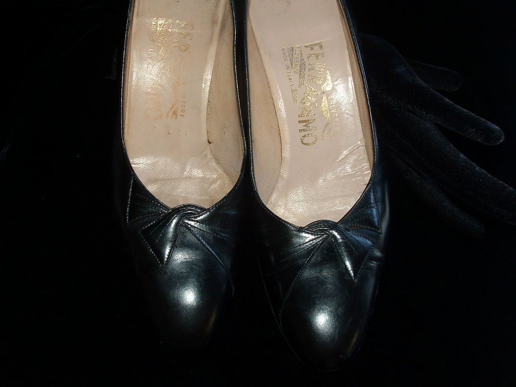 Salvatore FERRAGAMO 1980's Black Pumps sz 7N w/Box Salvatore FERRAGAMO 1980's Black Pumps sz 7N w/Box