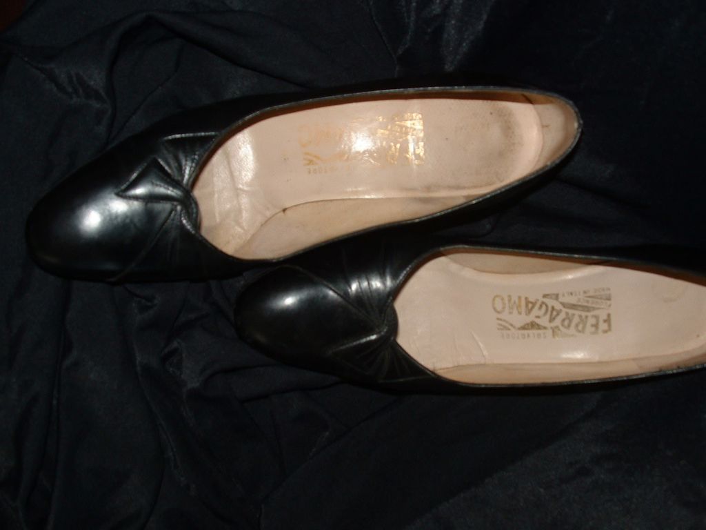Salvatore FERRAGAMO 1980's Black Pumps sz 7N w/Box Salvatore FERRAGAMO 1980's Black Pumps sz 7N w/Box
