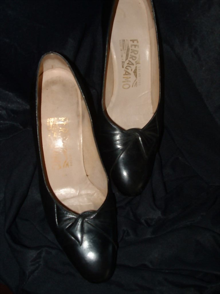 Salvatore FERRAGAMO 1980's Black Pumps sz 7N w/Box Salvatore FERRAGAMO 1980's Black Pumps sz 7N w/Box