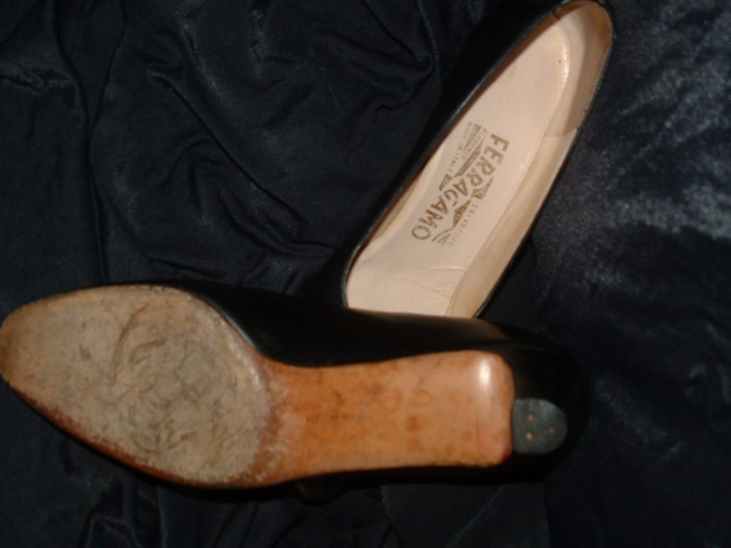 Salvatore FERRAGAMO 1980's Black Pumps sz 7N w/Box Salvatore FERRAGAMO 1980's Black Pumps sz 7N w/Box