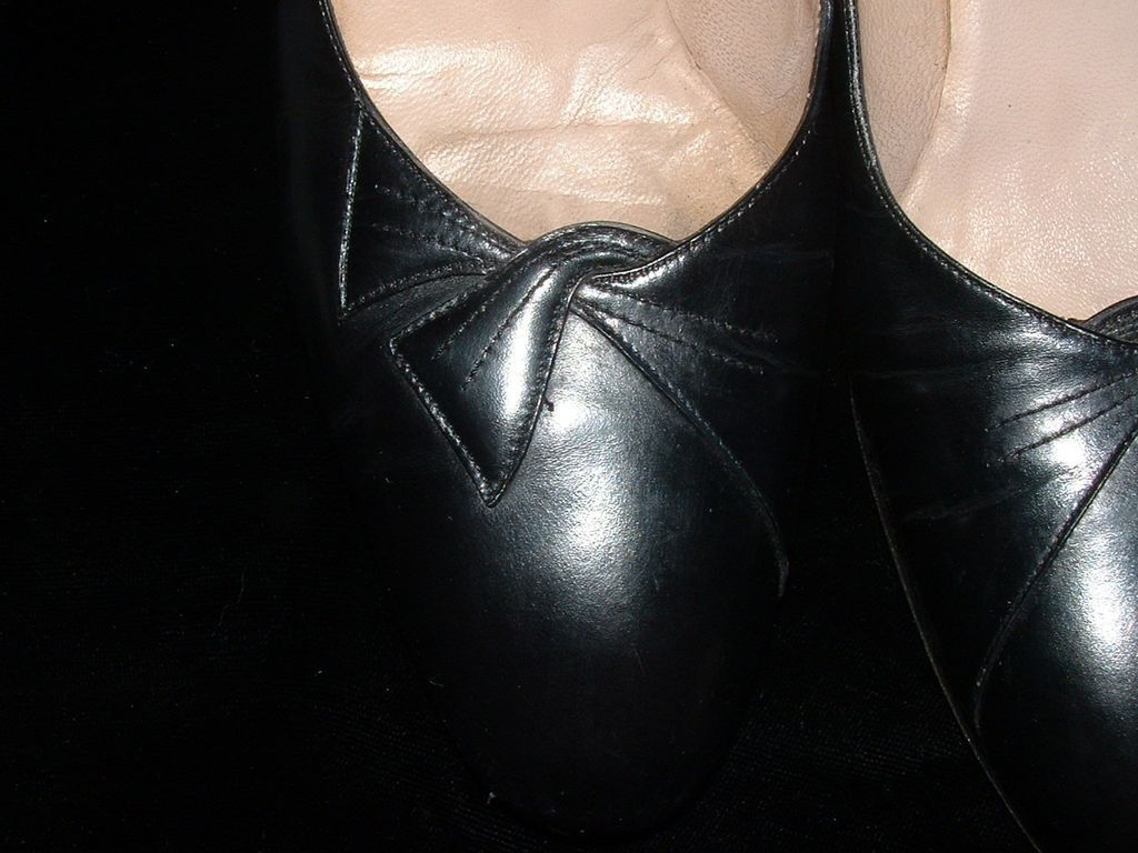 Salvatore FERRAGAMO 1980's Black Pumps sz 7N w/Box Salvatore FERRAGAMO 1980's Black Pumps sz 7N w/Box