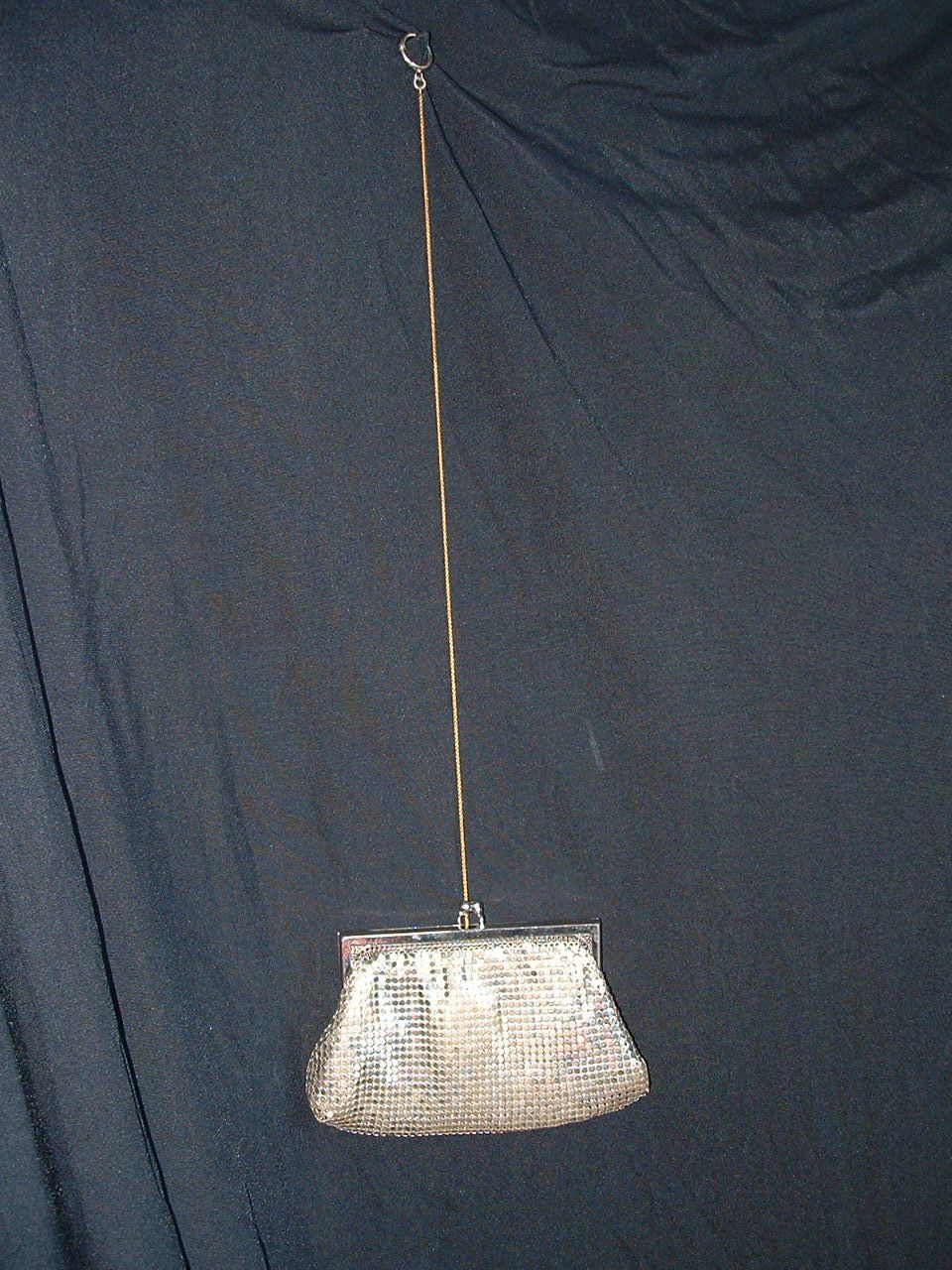 Whiting & Davis Silver Mesh Coin Purse w/Extension Chain Whiting & Davis Silver Mesh Coin Purse w/Extension Chain