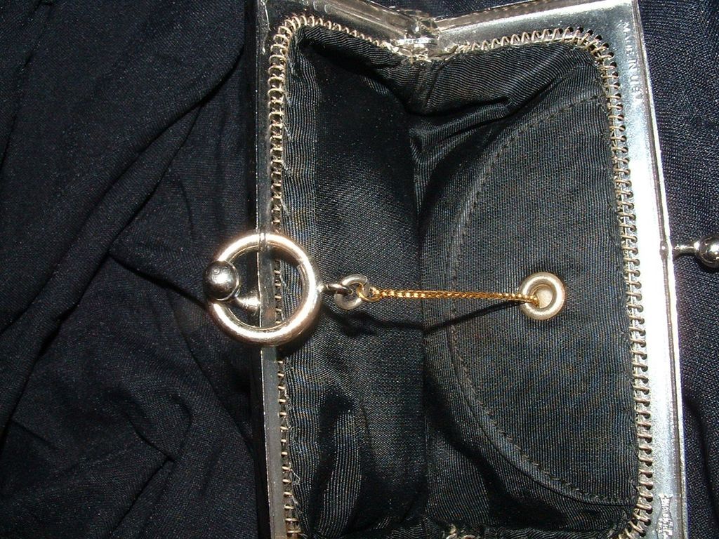 Whiting & Davis Silver Mesh Coin Purse w/Extension Chain Whiting & Davis Silver Mesh Coin Purse w/Extension Chain