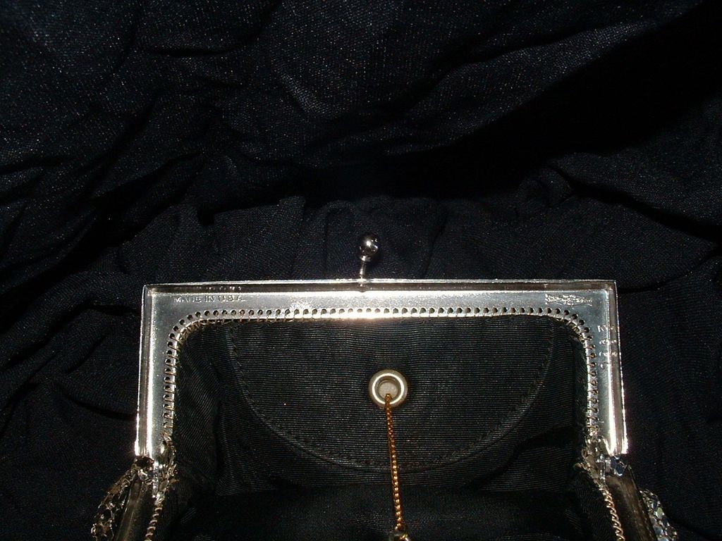 Whiting & Davis Silver Mesh Coin Purse w/Extension Chain Whiting & Davis Silver Mesh Coin Purse w/Extension Chain