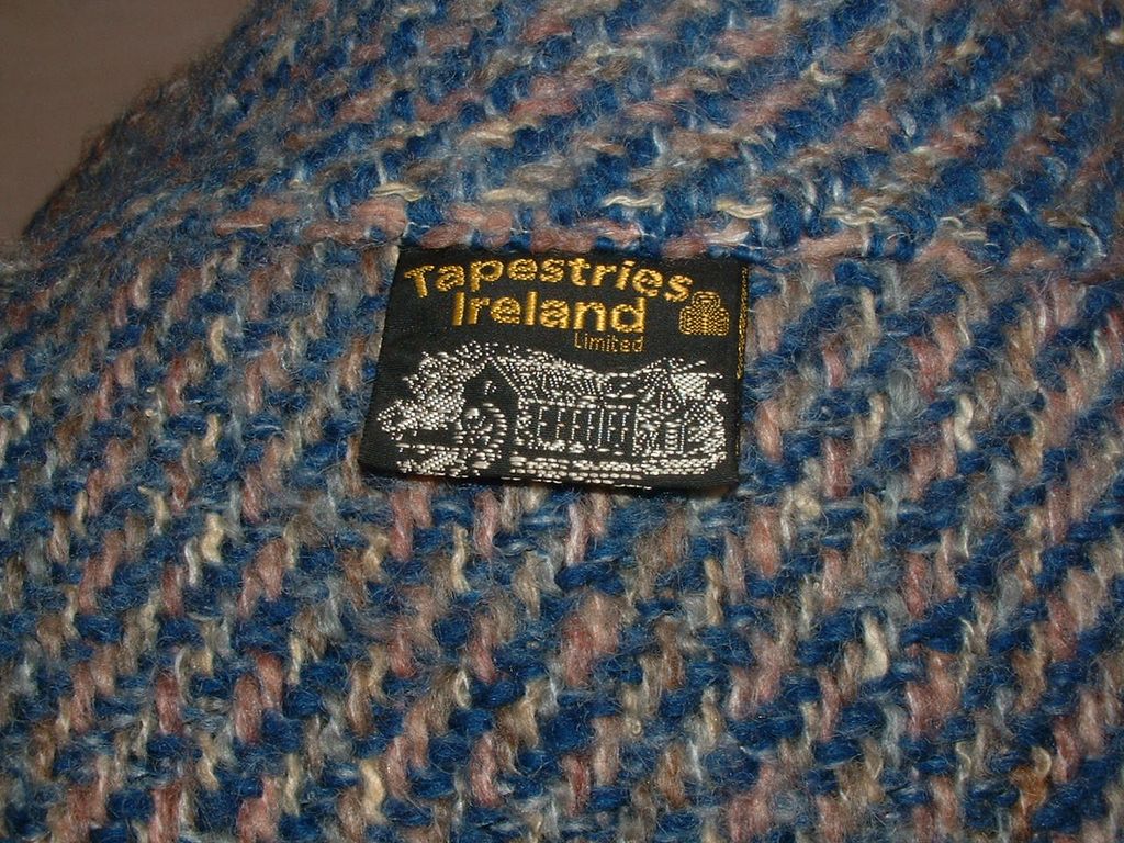 "Tapestries of Ireland" Sweater M/L "Tapestries of Ireland" Sweater M/L