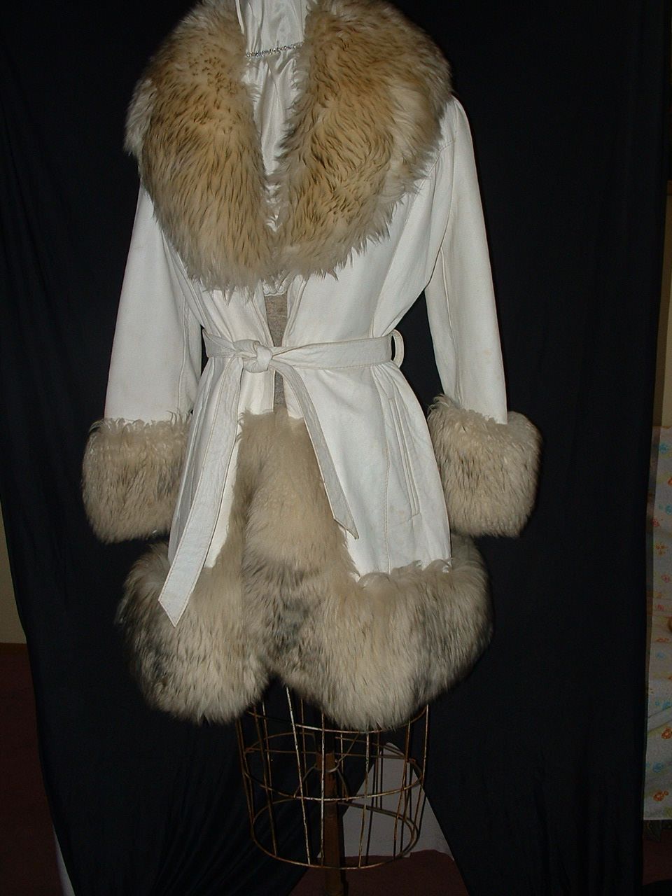 White Leather Coat/Sheepskin Trim sz 14 White Leather Coat/Sheepskin Trim sz 14