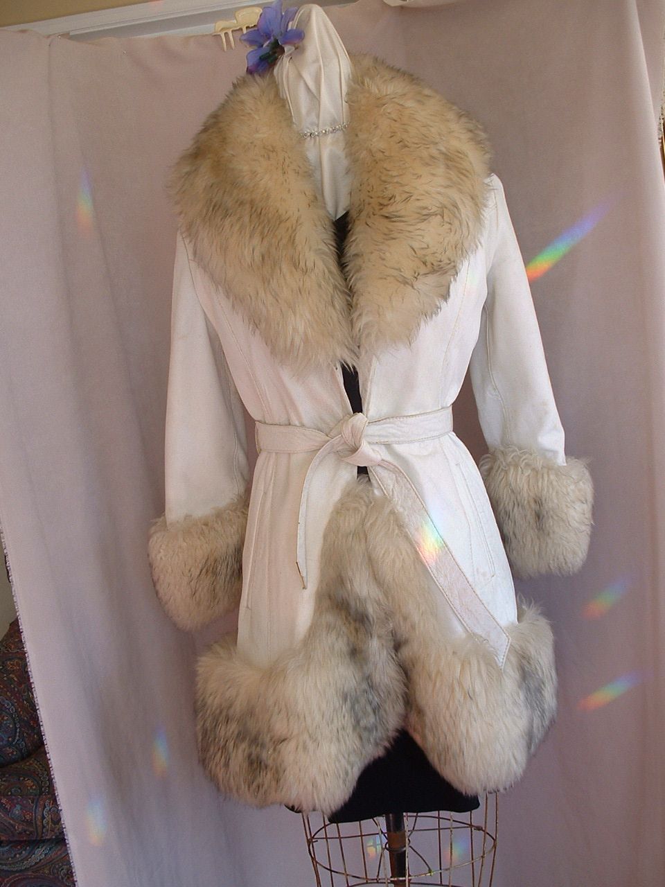White Leather Coat/Sheepskin Trim sz 14 White Leather Coat/Sheepskin Trim sz 14