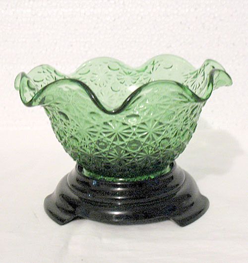 Vintage Collectible Light Green 6 Inch Crimp Bowl by L.G. Wright in The Daisy & Button Pattern from 1960-70s Mint Vintage Collectible Light Green 6 Inch Crimp Bowl by L.G. Wright in The Daisy & Button Pattern from 1960-70s Mint