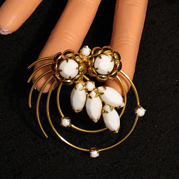 Beautiful Vintage Brooch & Earrings Set Pinwheel Navette White Opaque Waterfall~UNWORN Beautiful Vintage Brooch & Earrings Set Pinwheel Navette White Opaque Waterfall~UNWORN
