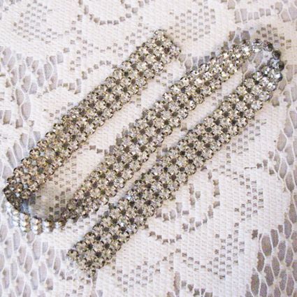 Wonderful Vintage Prong Set Rhinestone Appliqué Wonderful Vintage Prong Set Rhinestone Appliqué