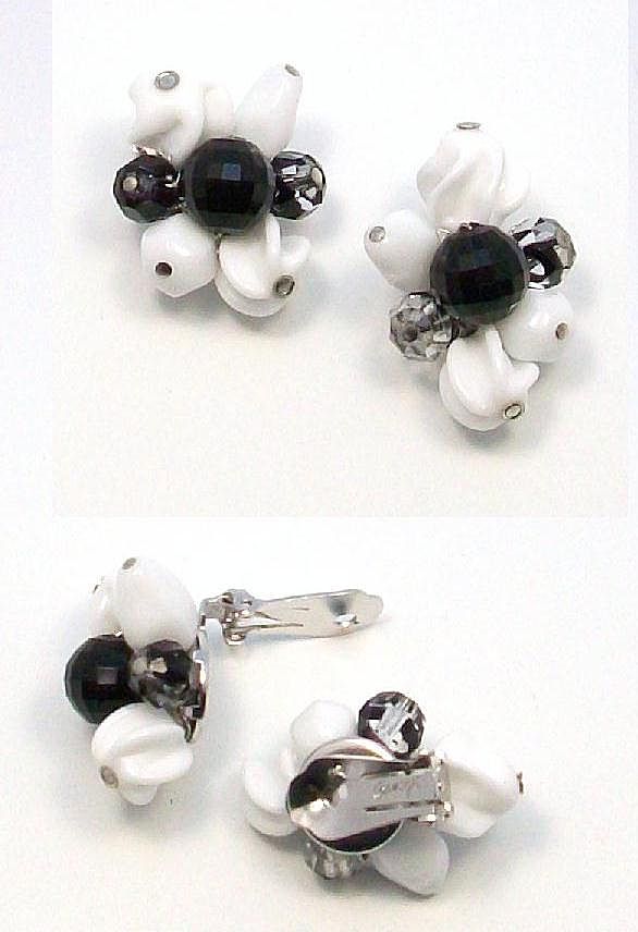 HATTIE CARNEGIE Black & White Art Glass Beaded Necklace and Earrings HATTIE CARNEGIE Black & White Art Glass Beaded Necklace and Earrings