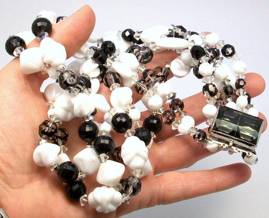 HATTIE CARNEGIE Black & White Art Glass Beaded Necklace and Earrings HATTIE CARNEGIE Black & White Art Glass Beaded Necklace and Earrings