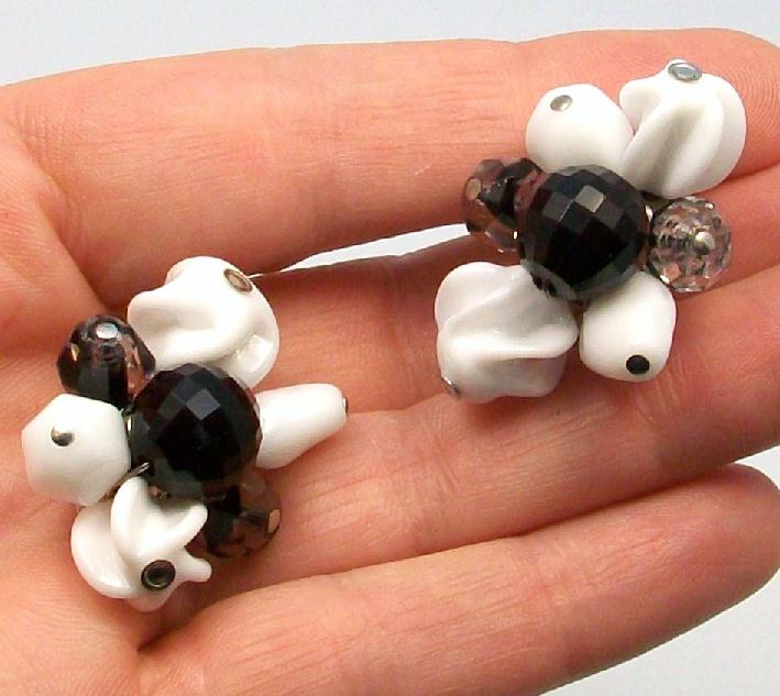 HATTIE CARNEGIE Black & White Art Glass Beaded Necklace and Earrings HATTIE CARNEGIE Black & White Art Glass Beaded Necklace and Earrings
