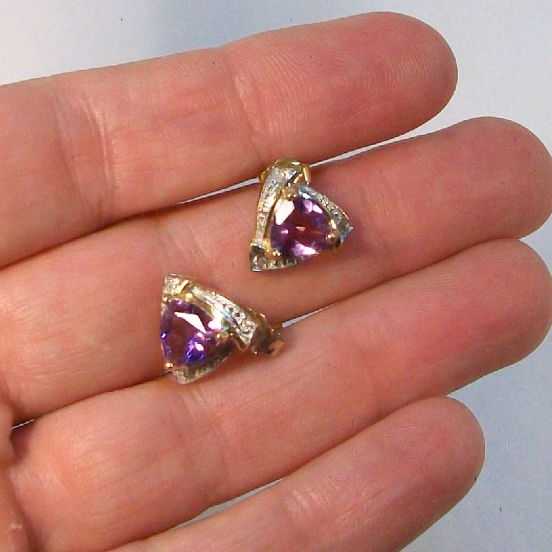 10kt Yellow and White Gold Pierced Earrings with Pretty Amethyst Stone 10kt Yellow and White Gold Pierced Earrings with Pretty Amethyst Stone