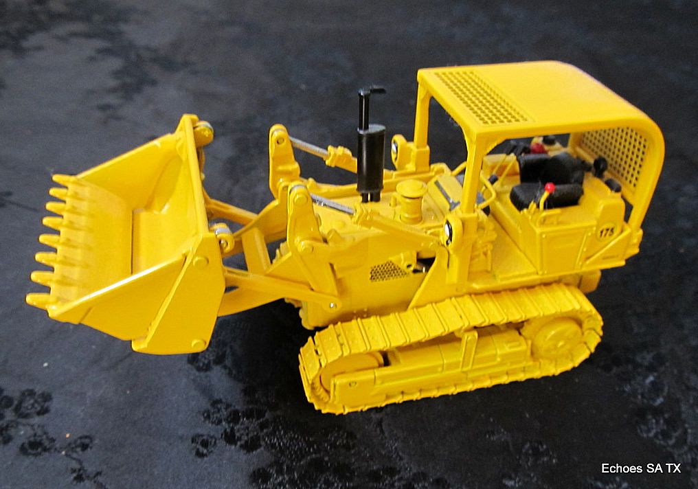International Harvester Bulldozer 1/50th Scale Model Die Cast International Harvester Bulldozer 1/50th Scale Model Die Cast
