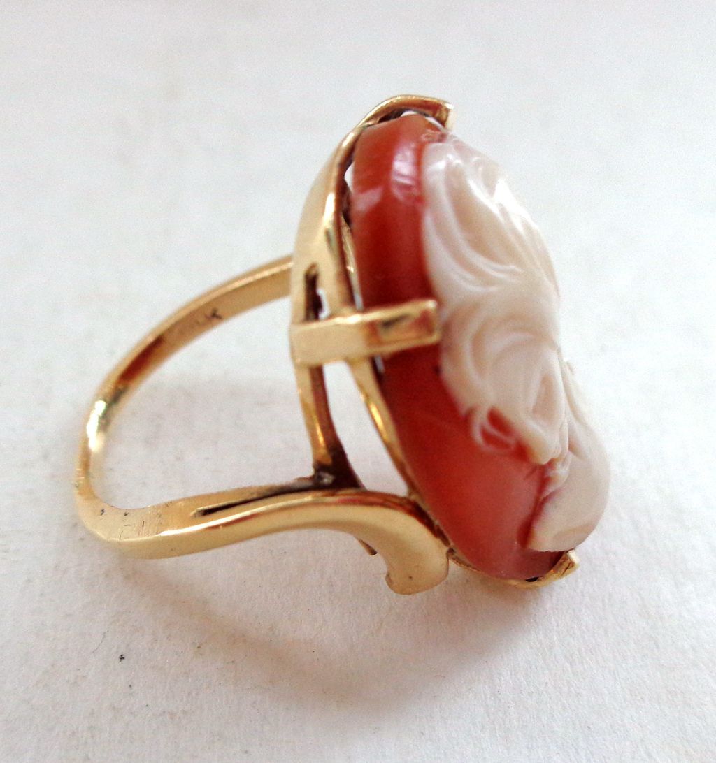 Pretty 14K and Shell Cameo Ring Sz 7 1/4 Pretty 14K and Shell Cameo Ring Sz 7 1/4