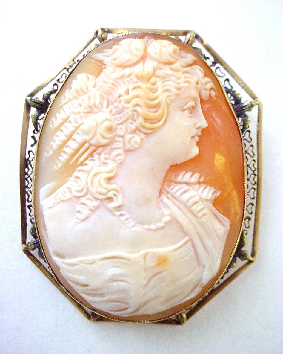 Large and Beautiful 14K Filigree Antique Cameo Pin Brooch or Pendant Large and Beautiful 14K Filigree Antique Cameo Pin Brooch or Pendant