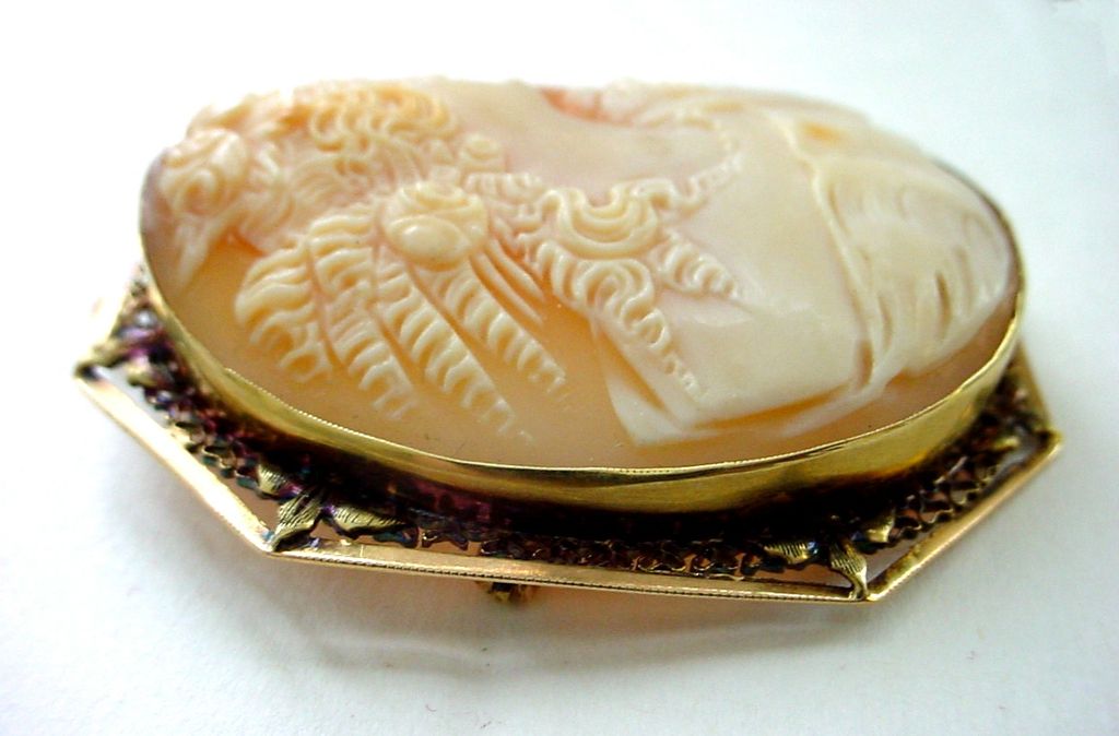 Large and Beautiful 14K Filigree Antique Cameo Pin Brooch or Pendant Large and Beautiful 14K Filigree Antique Cameo Pin Brooch or Pendant