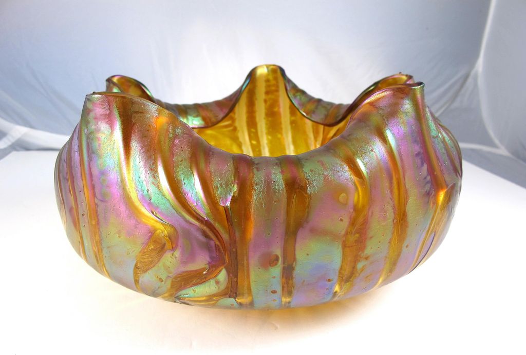 Beautiful Loetz Art Nouveau Fluted Iridescent Bowl Beautiful Loetz Art Nouveau Fluted Iridescent Bowl