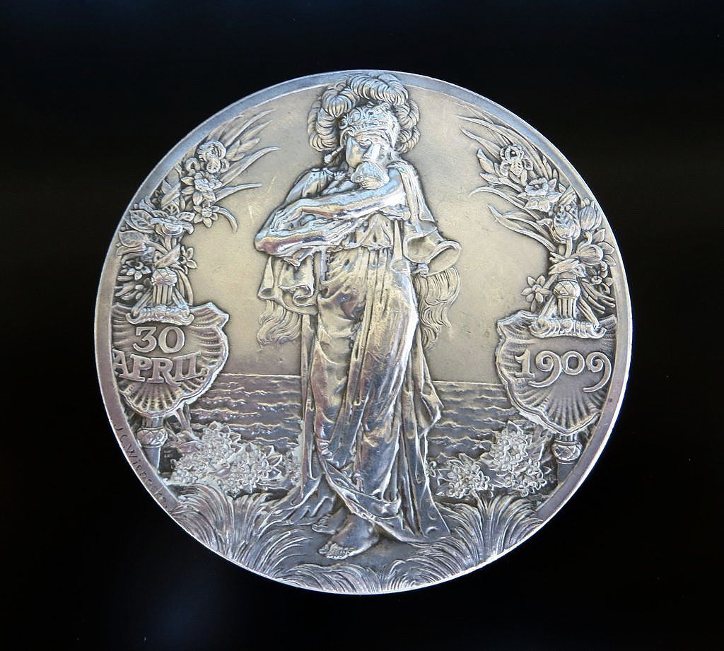 Dated 1909 Art Nouveau Commemorative Silver Queen Wilhelmina Medal Dated 1909 Art Nouveau Commemorative Silver Queen Wilhelmina Medal