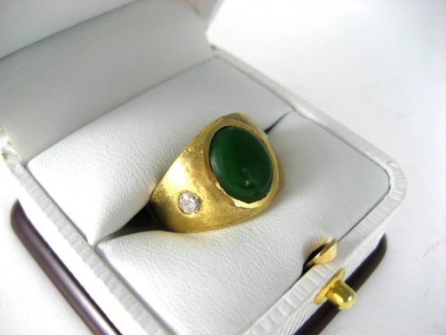 Vintage Gent's 18K Gold Ring with Jadeite Cabochon and diamond Vintage Gent's 18K Gold Ring with Jadeite Cabochon and diamond