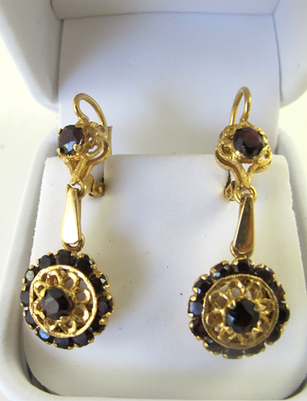 Exquisite Vintage 18K Pair Garnet Drop Earrings Exquisite Vintage 18K Pair Garnet Drop Earrings